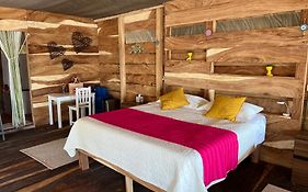 Cabanas Casa De Agua